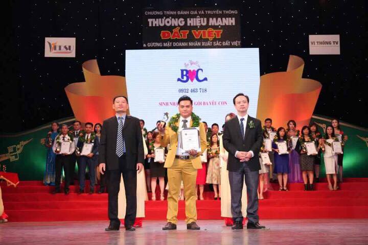 Ba Yêu Con vinh dự đón nhận Cup Thương hiệu mạnh Đất Việt 2017 - Top 30 dịch vụ tốt nhất trong ngành tổ chức sự kiện
