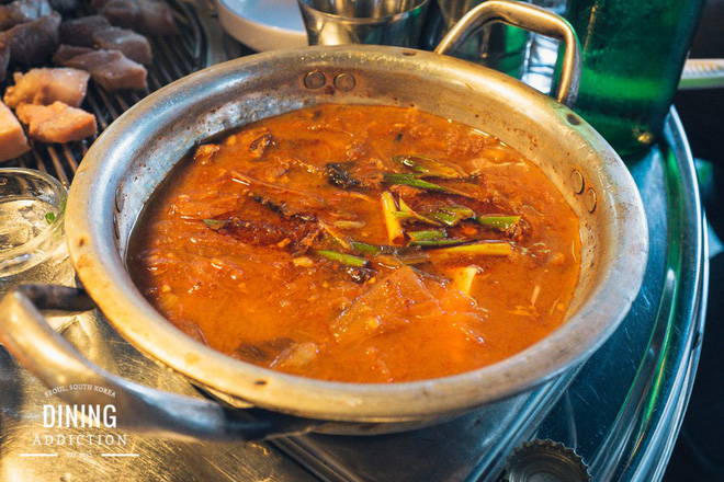 Đến đảo Jeju Hàn Quốc thì nhất định phải ghé hàng thịt nướng nức tiếng này