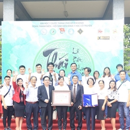 Đại học Y Dược TP.HCM: Lễ Kết nghĩa Khoa Y học Cổ truyền năm 2019 và xác lập kỷ lục ghép tranh chân dung Y Tổ Việt Nam Lê Hữu Trác