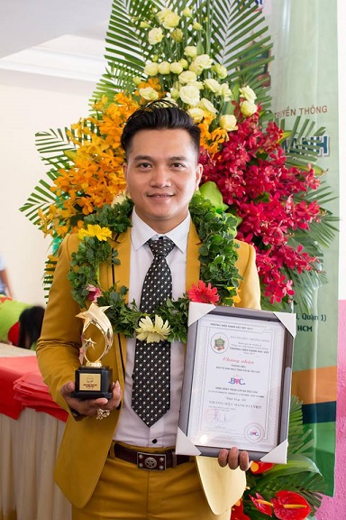 Ba Yêu Con vinh dự đón nhận Cup Thương hiệu mạnh Đất Việt 2017 - Top 30 dịch vụ tốt nhất trong ngành tổ chức sự kiện