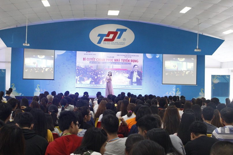 Gần 1000 sinh viên Đại học Tôn Đức Thắng được lắng nghe và học hỏi 